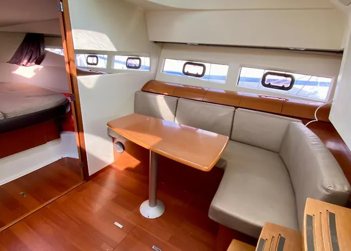 Nuit Inoubliable Sur Un Bateau Linge Et Menage Inclus Botel La Rochelle (Charente-Maritime)